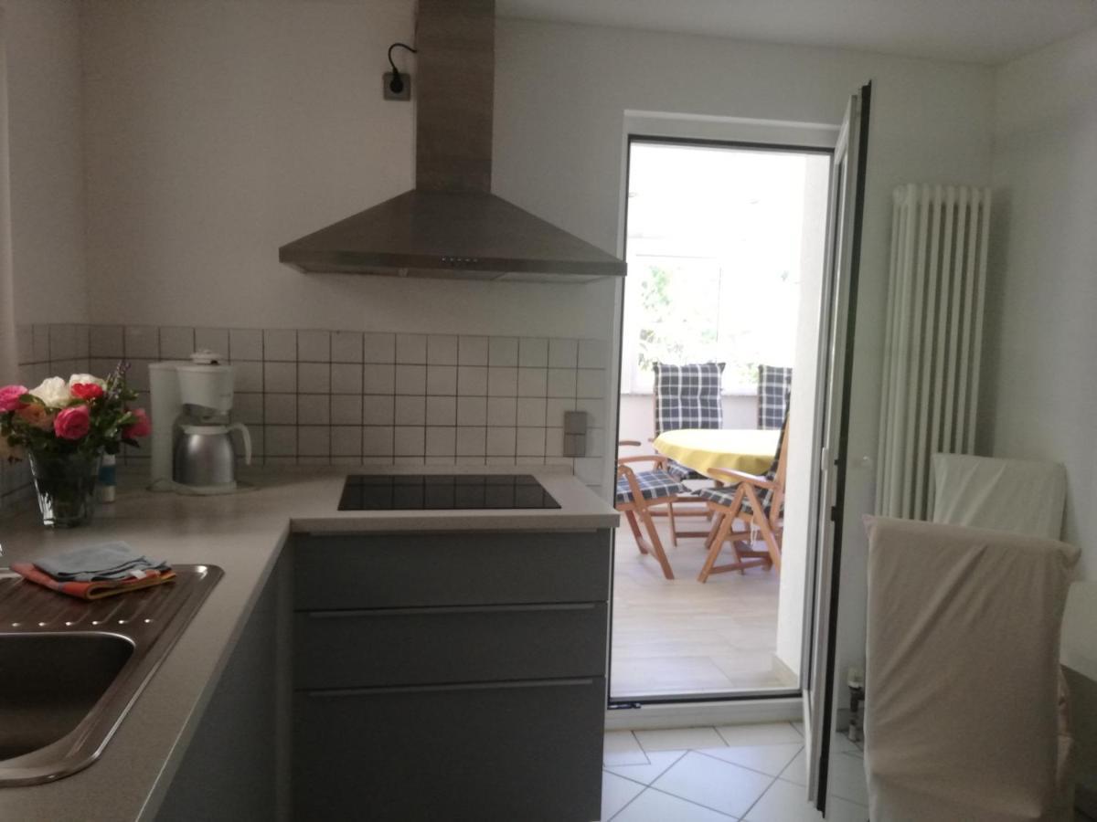Ferienwohnung am Bodensee Wintergarten und Garten mit Grillhaus Uhldingen-Mühlhofen Exterior foto