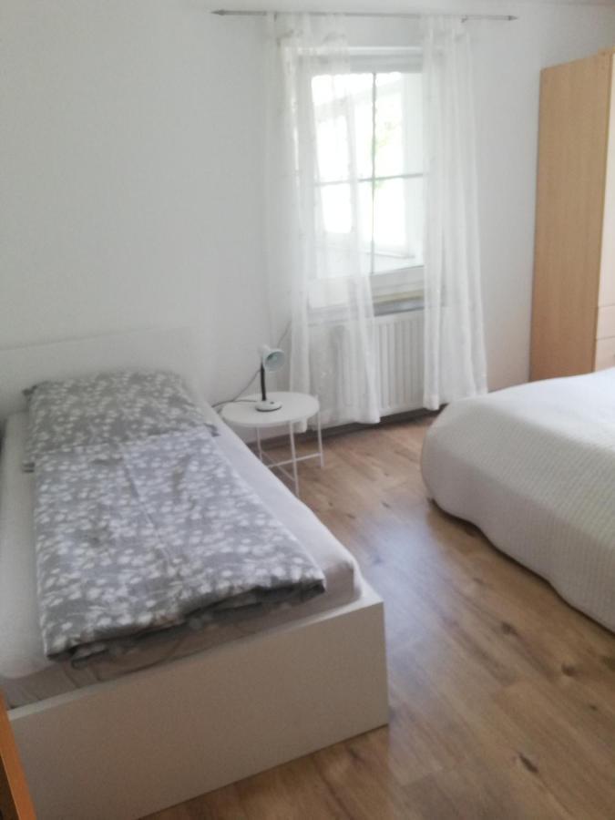 Ferienwohnung am Bodensee Wintergarten und Garten mit Grillhaus Uhldingen-Mühlhofen Exterior foto