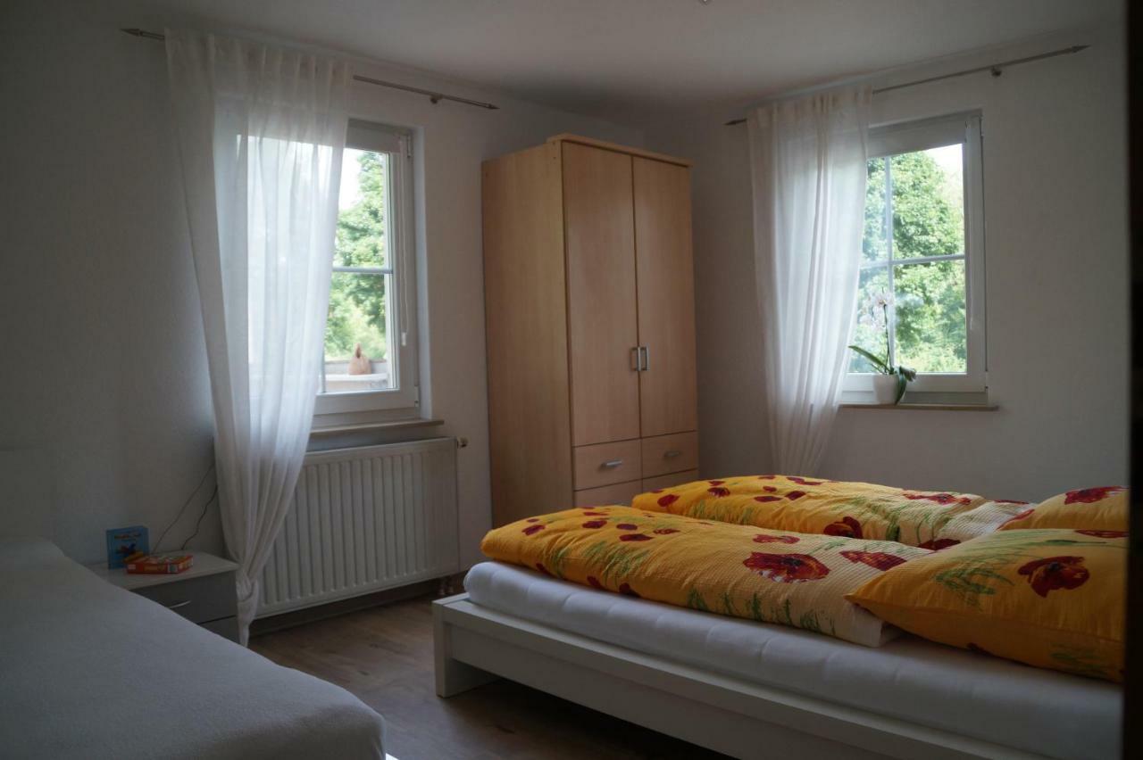 Ferienwohnung am Bodensee Wintergarten und Garten mit Grillhaus Uhldingen-Mühlhofen Exterior foto