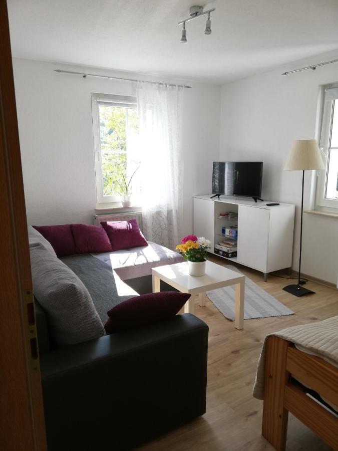 Ferienwohnung am Bodensee Wintergarten und Garten mit Grillhaus Uhldingen-Mühlhofen Exterior foto